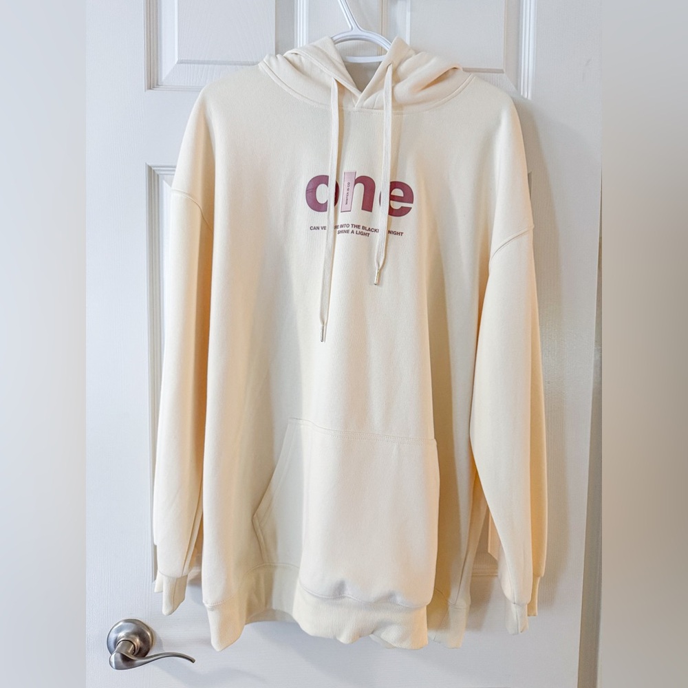NWOT Street fashion Oversized Cream Soft Hoodie, size XL